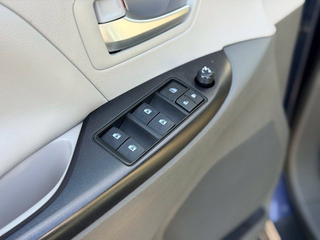 Used 2018 Toyota Sienna LE FWD image 19
