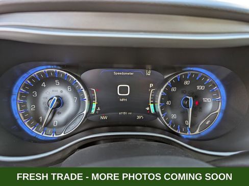 Used 2024 Chrysler Pacifica Touring-L image 23