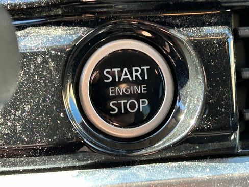 Used 2022 Nissan Pathfinder SV image 8