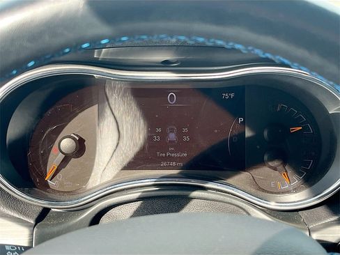 Used 2021 Jeep Grand Cherokee Laredo X image 12