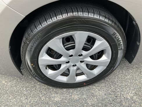 Used 2016 Toyota Corolla LE FWD image 9