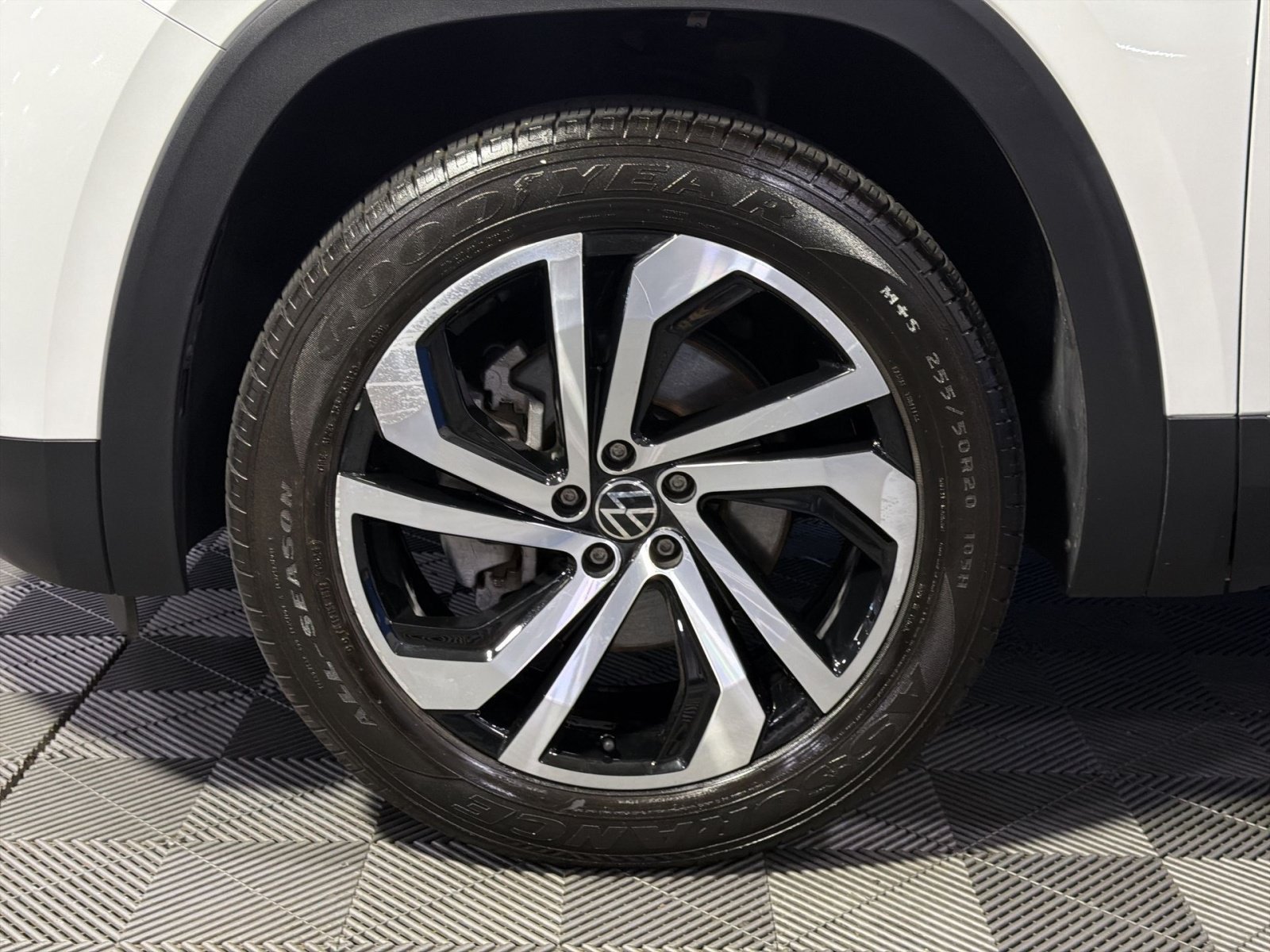 Used 2023 Volkswagen Atlas SEL AWD/4WD image 16