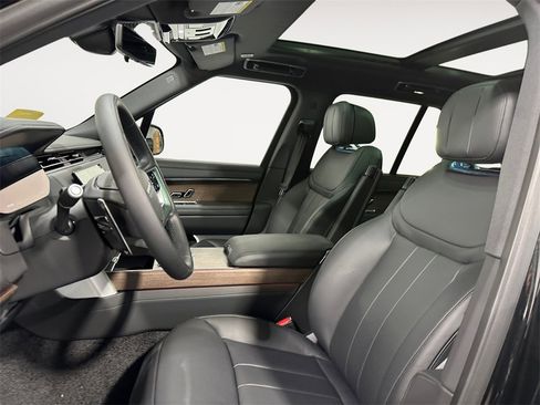 New 2025 Land Rover Range Rover SE image 9