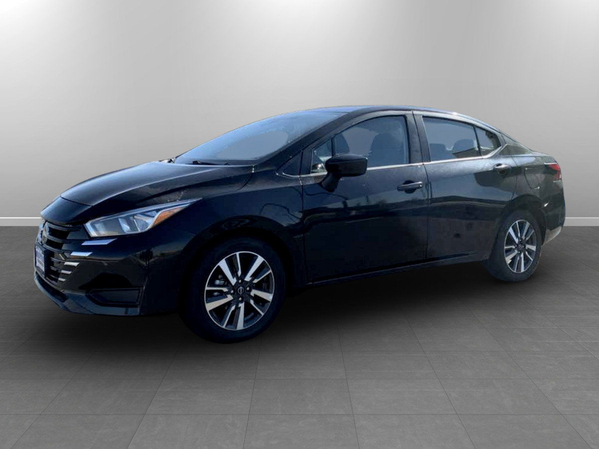 Used 2024 Nissan Versa SV FWD image 3