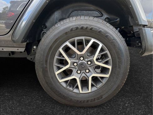 Used 2025 Jeep Wrangler Unlimited Sahara image 14