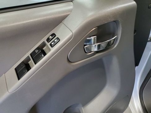 Used 2018 Nissan Frontier SV AWD/4WD image 12