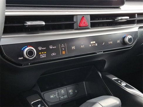 Certified 2025 Kia Sorento S w/ Panoramic Sunroof Package image 16