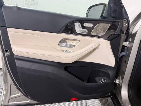 Used 2022 Mercedes-Benz GLS 450 4MATIC image 12
