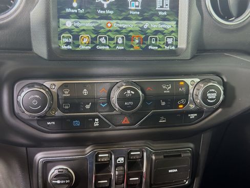 Used 2023 Jeep Wrangler Unlimited Sahara w/ Cold Weather Group AWD/4WD image 23