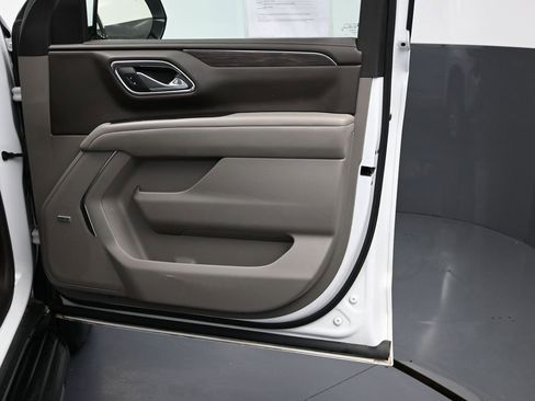 Used 2023 Chevrolet Suburban LT image 38