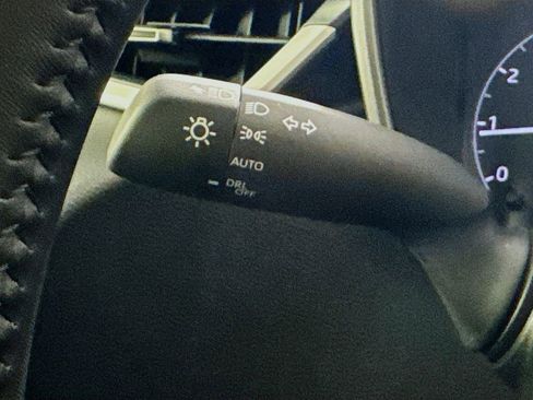 Used 2025 Toyota Corolla SE image 12