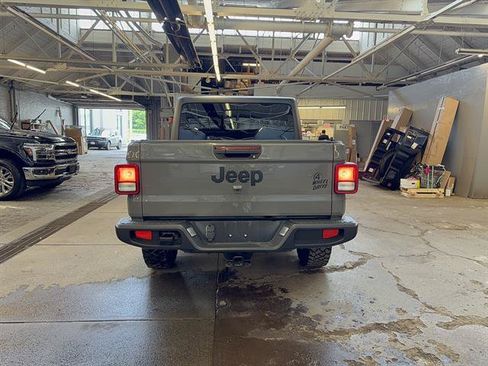 Used 2022 Jeep Gladiator Sport AWD/4WD image 10