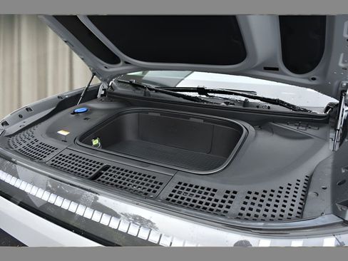 New 2026 Hyundai Ioniq 9 SE image 9