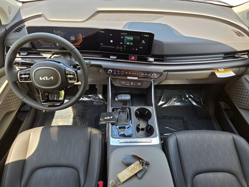 New 2026 Kia Carnival EX FWD image 21