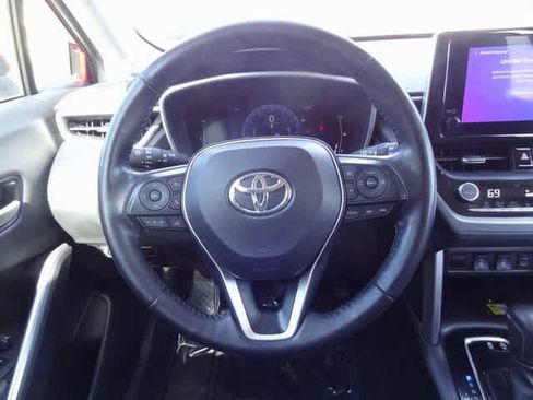 Used 2023 Toyota Corolla Cross XLE image 12