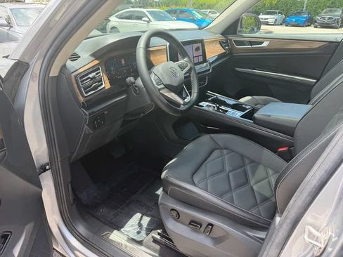 Used 2024 Volkswagen Atlas SE FWD image 12