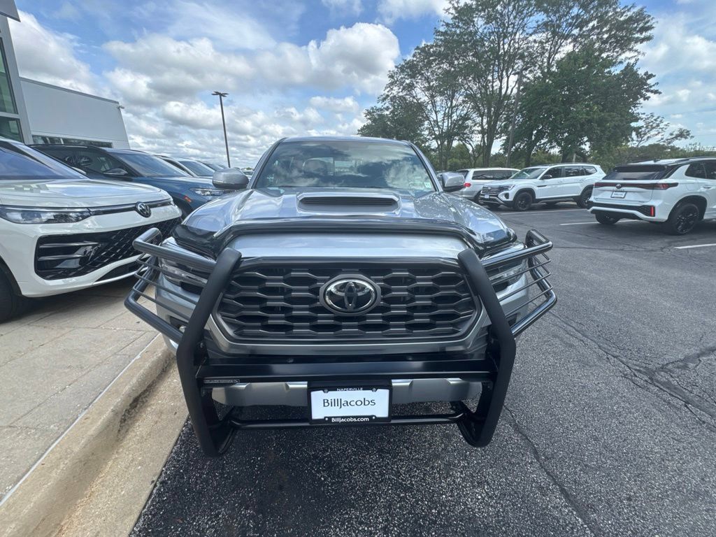 Used 2021 Toyota Tacoma TRD Sport w/ Technology Package AWD/4WD image 10