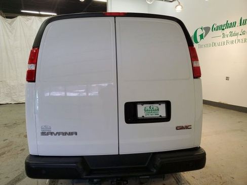 Used 2022 GMC Savana 3500 Extended w/ Driver Convenience Package image 5