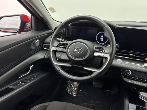 Used 2023 Hyundai Elantra SEL w/ Convenience Package image 24