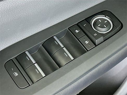 Used 2023 Toyota Prius XLE image 19