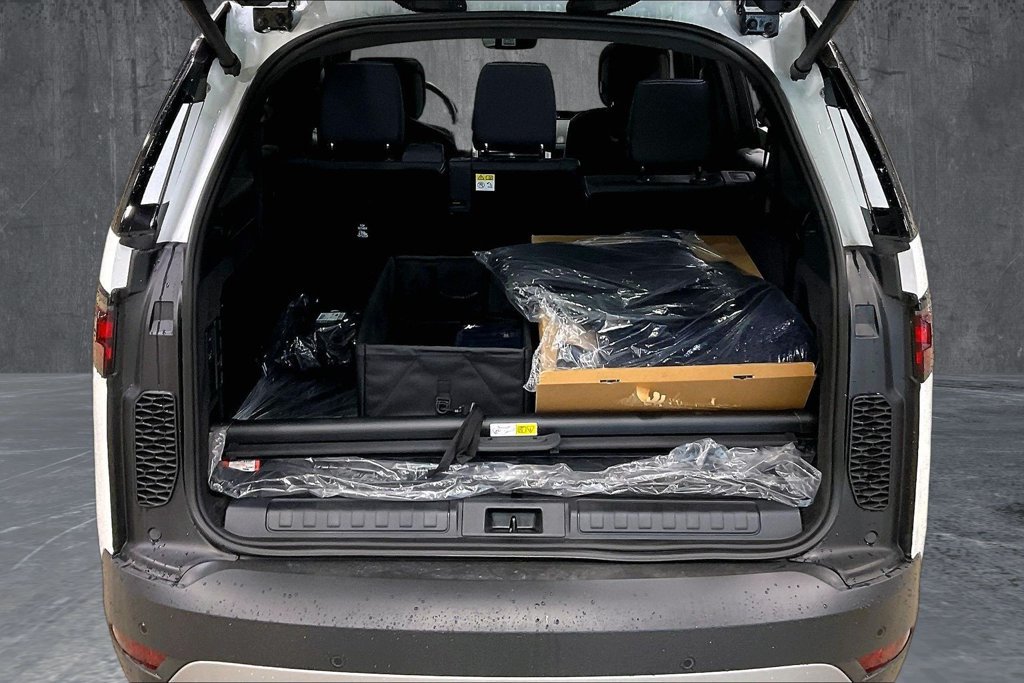 New 2026 Land Rover Discovery S AWD/4WD image 4