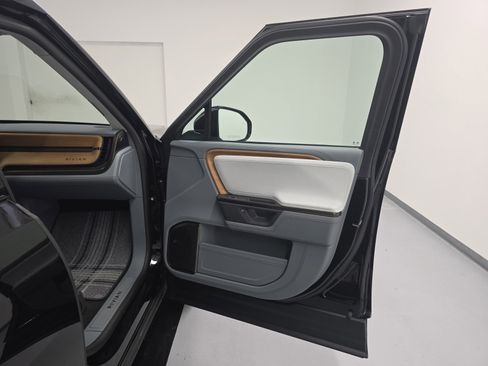 Used 2025 Rivian R1T Premium AWD/4WD image 18