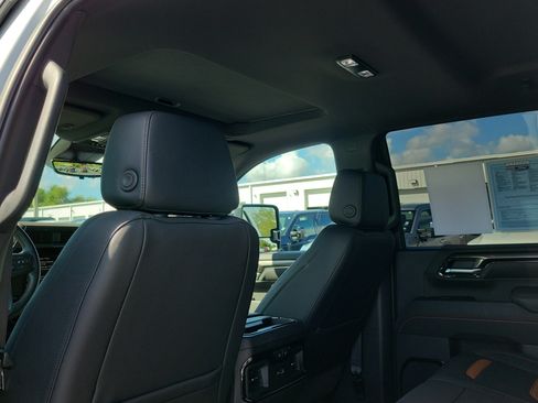 Used 2025 GMC Sierra 2500 AT4 w/ AT4 Premium Plus Package AWD/4WD image 15