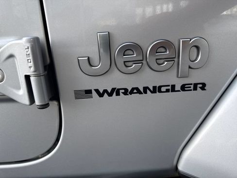 Used 2024 Jeep Wrangler Unlimited Sahara AWD/4WD image 30