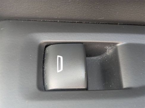 Used 2023 Chevrolet Suburban LT RWD image 25