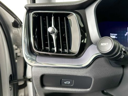 Used 2025 Volvo S60 B5 Core image 10