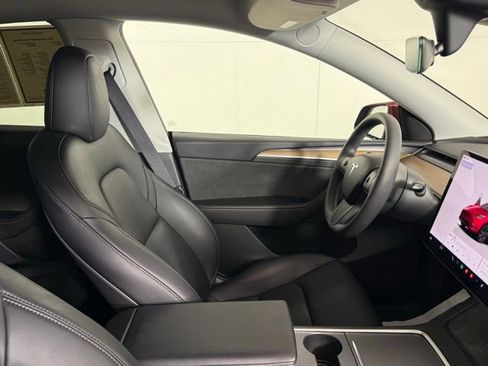 Used 2025 Tesla Model Y Long Range image 28