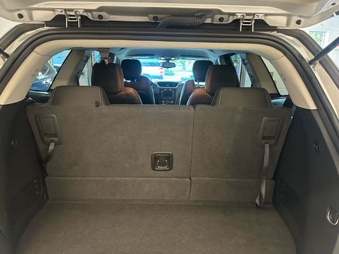 Used 2017 Chevrolet Traverse LT w/ Style and Technology Package FWD image 16