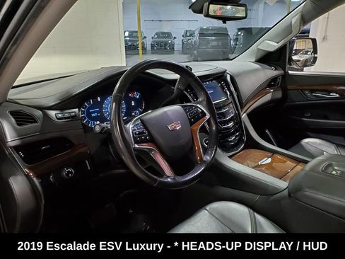 Used 2019 Cadillac Escalade ESV Luxury RWD image 7