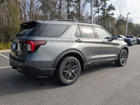 New 2026 Ford Explorer ST-Line w/ ST-Line Street Pack image 4