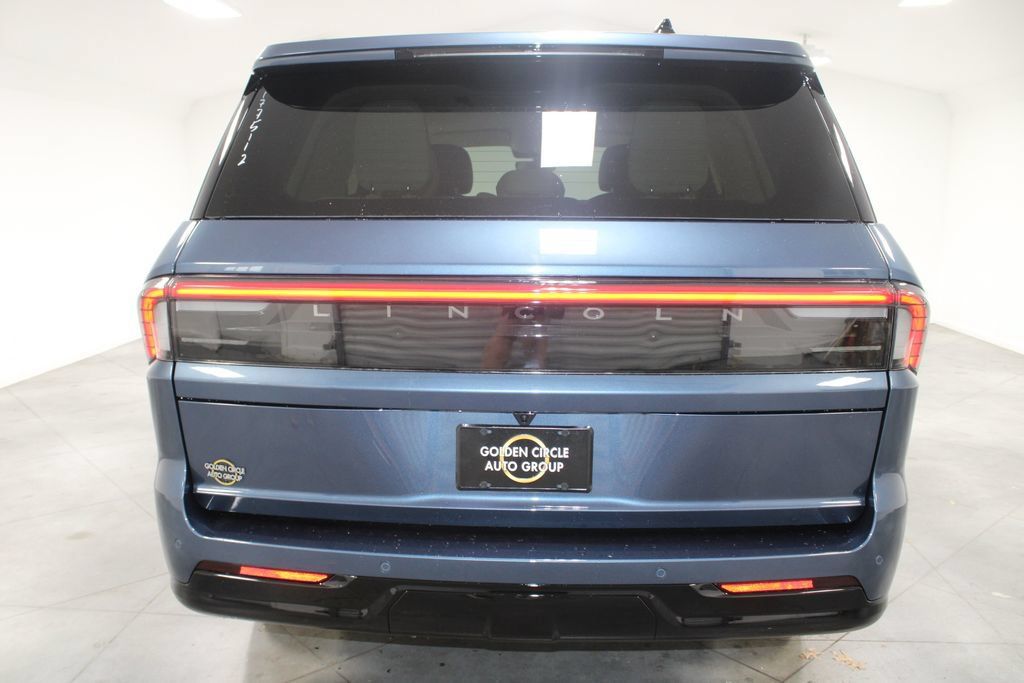 New 2027 Lincoln Navigator Premiere RWD image 7