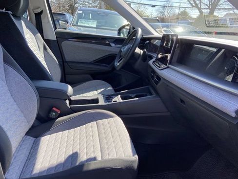 Used 2025 Volkswagen Tiguan S image 27