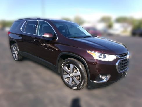 Used 2020 Chevrolet Traverse LT w/ LT Premium Package AWD/4WD image 1