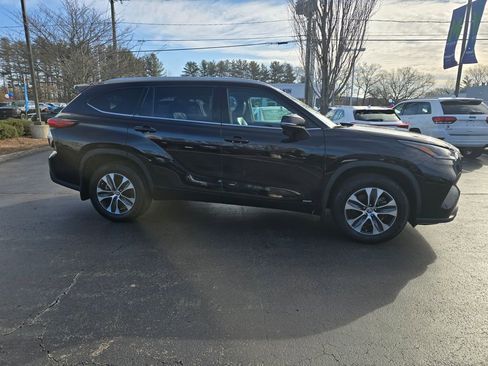 Used 2022 Toyota Highlander XLE AWD/4WD image 8
