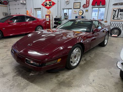 Used 1993 Chevrolet Corvette Coupe image 2
