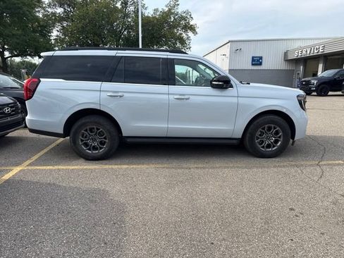 Used 2026 Ford Expedition Active AWD/4WD image 5