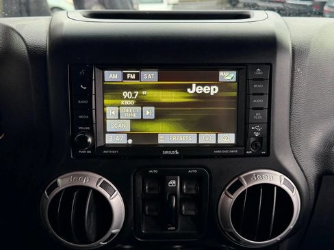 Used 2014 Jeep Wrangler Unlimited Sahara w/ Max Tow Package image 17