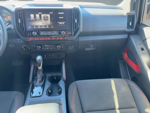 Used 2025 Nissan Frontier PRO-4X image 27