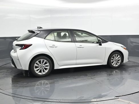 Used 2023 Toyota Corolla SE w/ SE Premium Package image 2