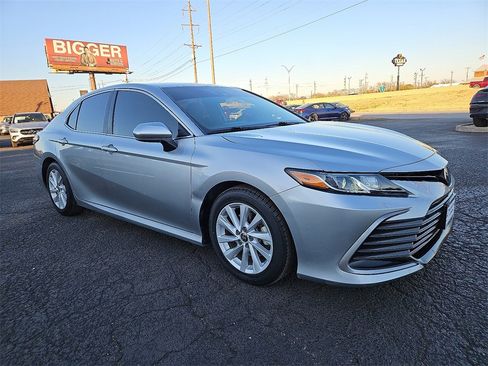 Used 2022 Toyota Camry LE image 10