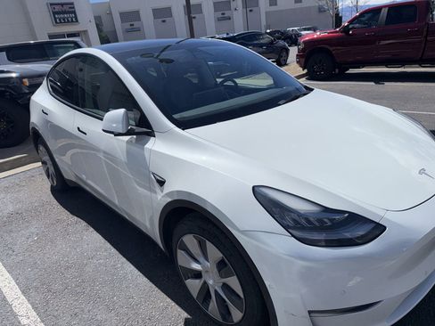 Used 2021 Tesla Model Y Long Range image 2