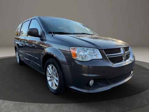 Used 2019 Dodge Grand Caravan SXT image 3
