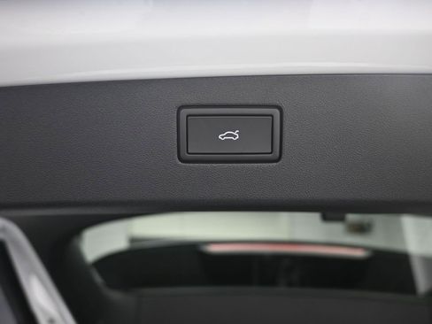 New 2026 Volkswagen Tiguan SE R-Line image 24