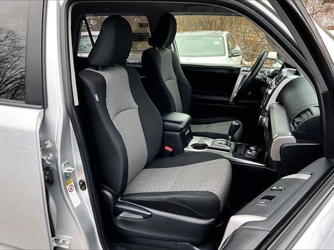 Used 2015 Toyota 4Runner SR5 image 7