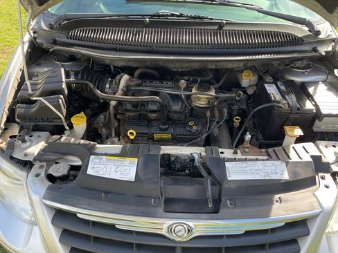 Used 2005 Chrysler Town & Country LX w/ Popular Equipment Group II FWD image 30