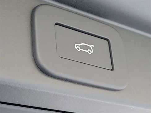 New 2025 Land Rover Range Rover Long Wheelbase SE image 12